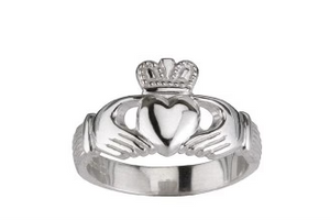 Look what Love can bring : Ladies Claddagh Ring from Irish Crystal Company