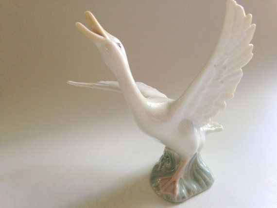 Lladro Goose Running Matte